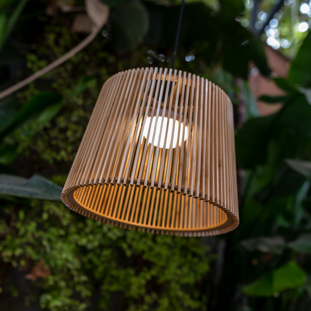 New Garden IP54 Lampe solaire portable à LED en bois d'Okinawa