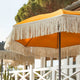 Parasol vintage orange avec franges ø170 x 210.